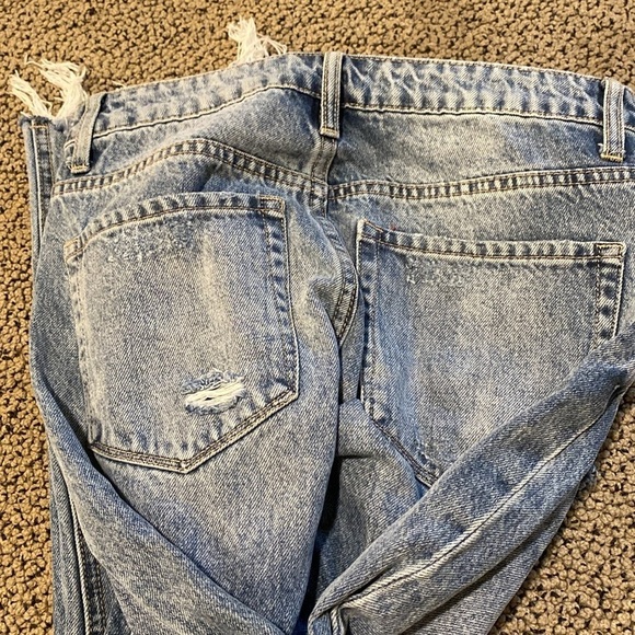 Vervet Straight Legged Distressed Button Fly Jeans Size 25 in Like New Condition - Picture 2 of 11